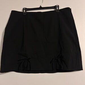Torrid Black Mini Skirt w/ Bow Slit Detail | Size 18 | NWT